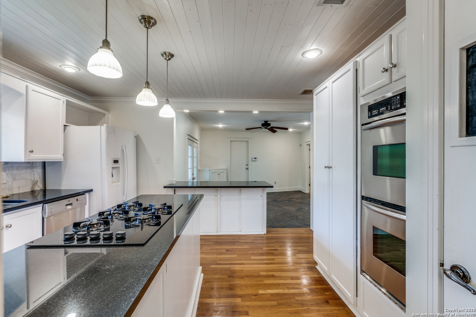 100 SEFORD DR, Terrell Hills, TX 78209