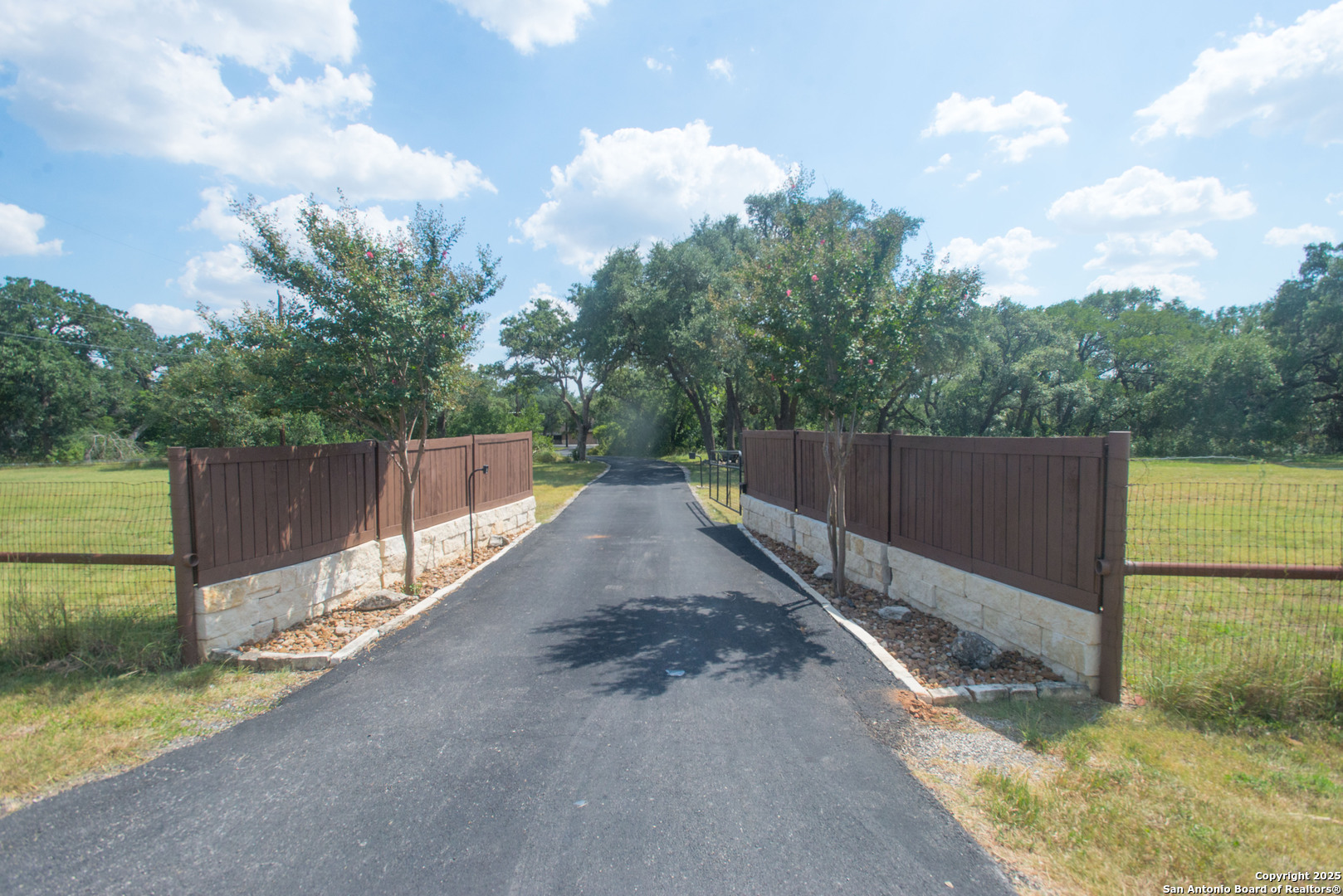 AUTOMATIC GATE ENTRY