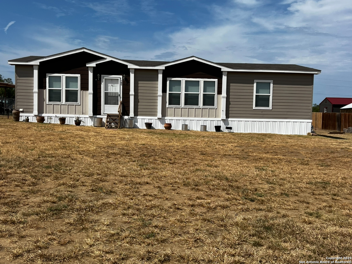 165 MARAVILLAS DR, Pleasanton, TX 78064