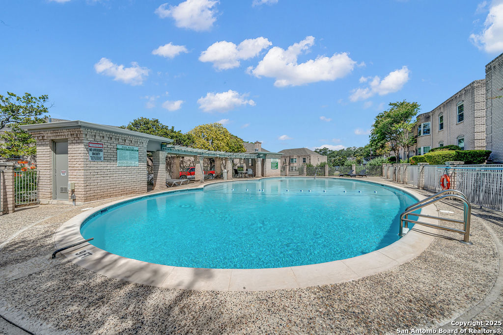 102 Ruelle, #200-B, San Antonio, TX 78209