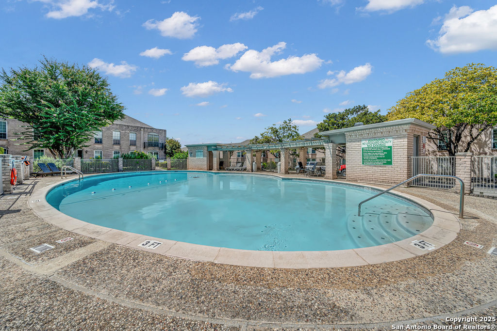 102 Ruelle, #200-B, San Antonio, TX 78209