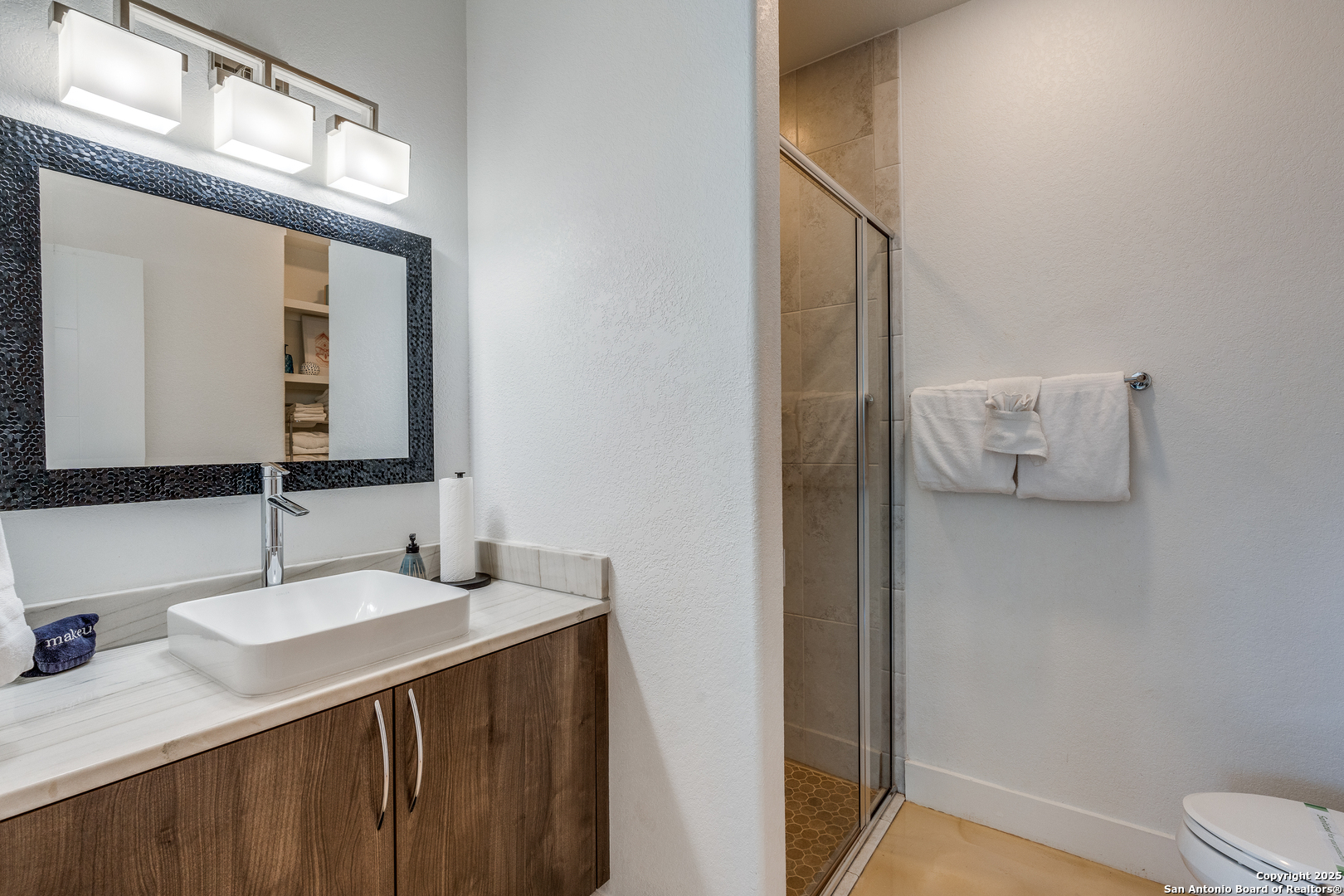 Downstairs full bathroom