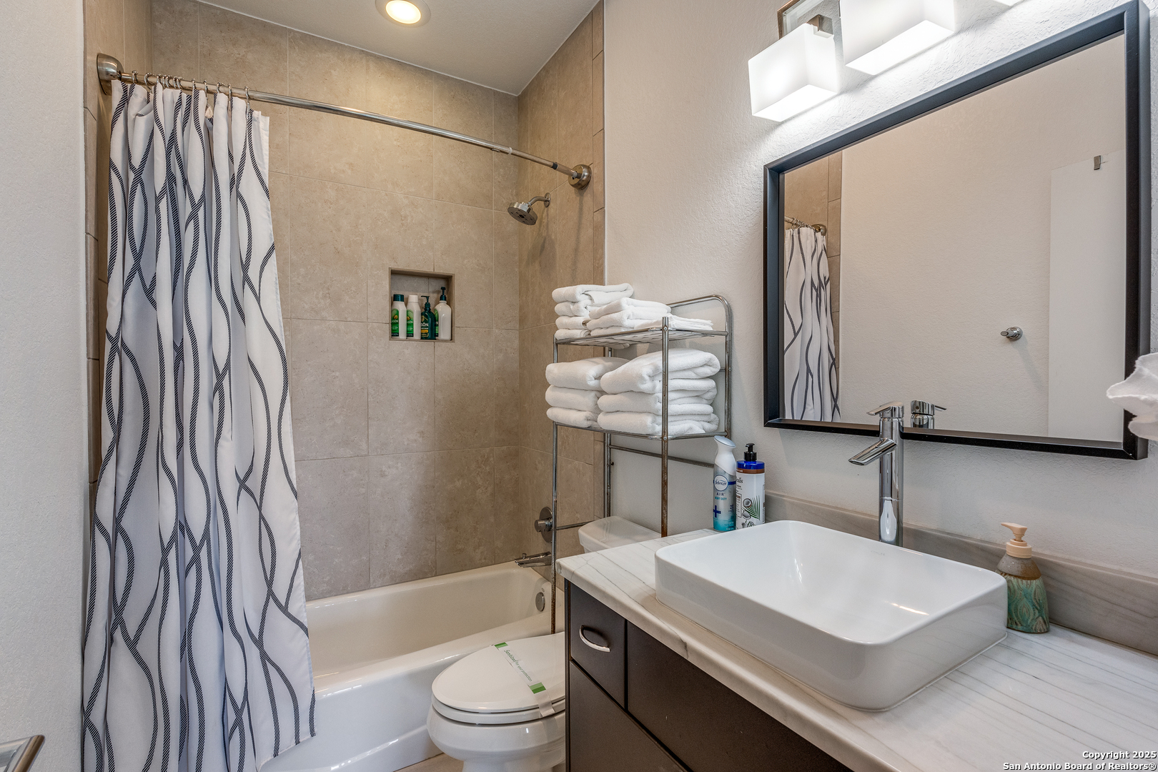 Upstairs Hall Bathroom