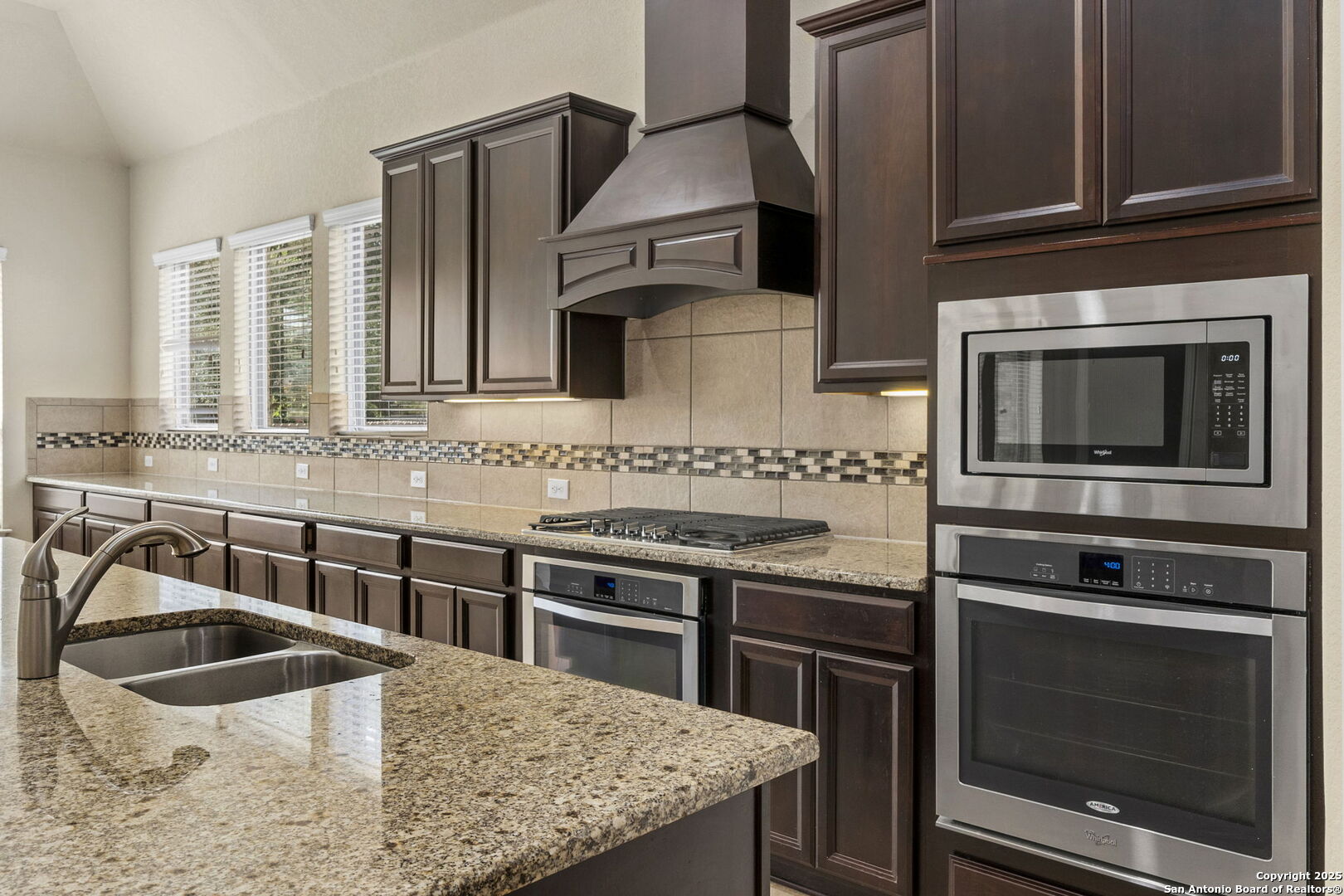 Upgraded Exhaust Hood Vented Outside