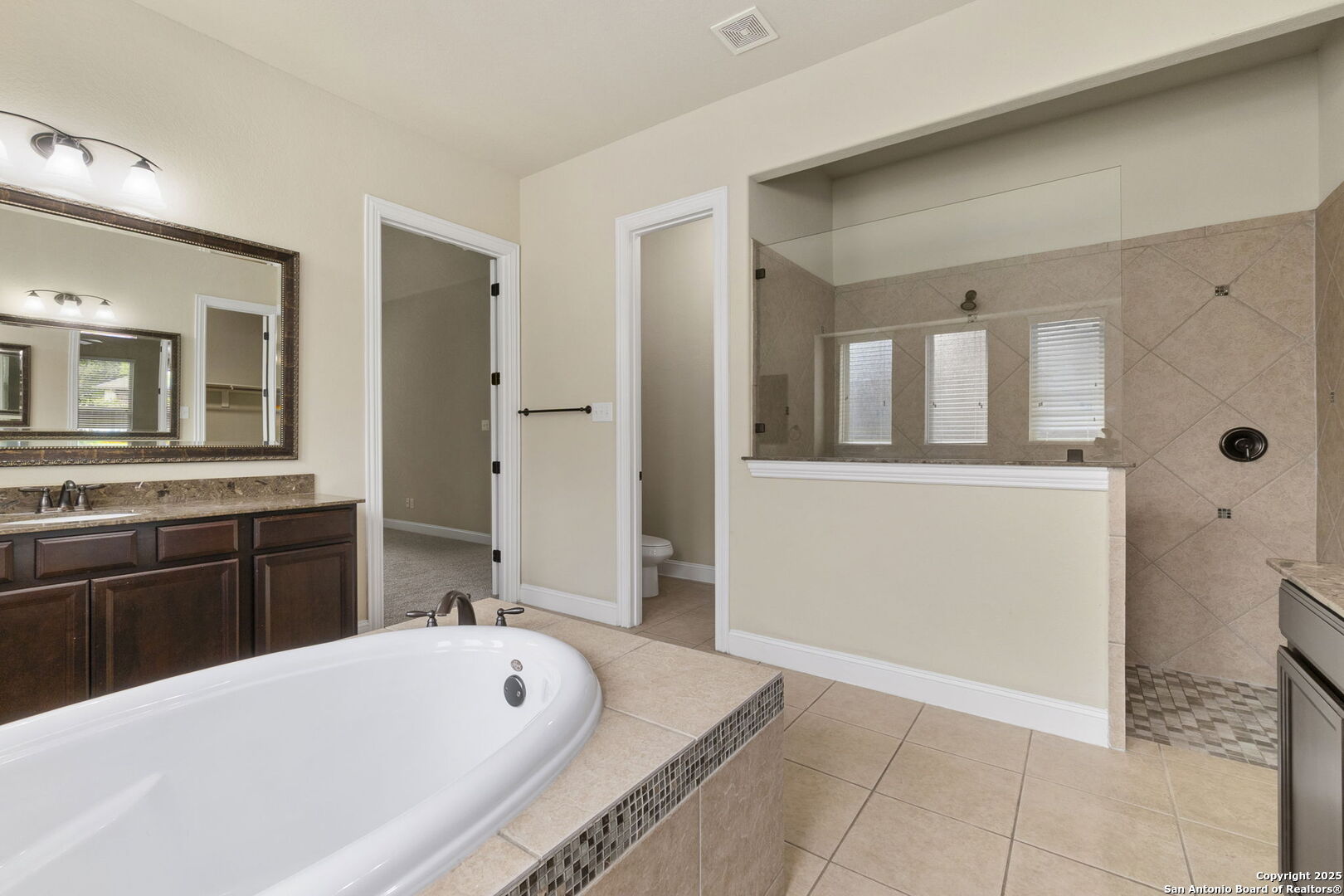 Master Ensuite, Dual Vanities