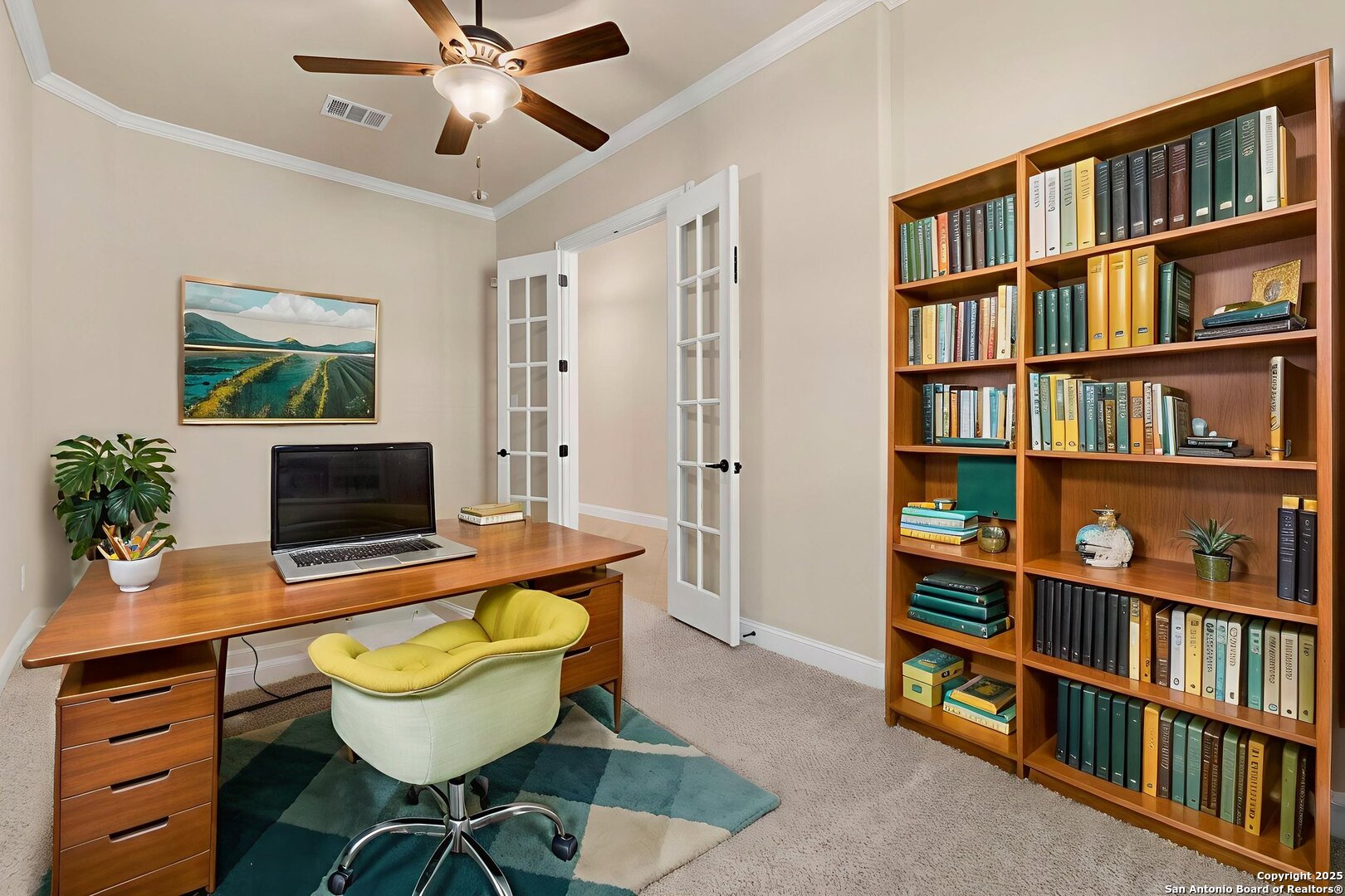 Office Space off Foyer, Nice and Quiet