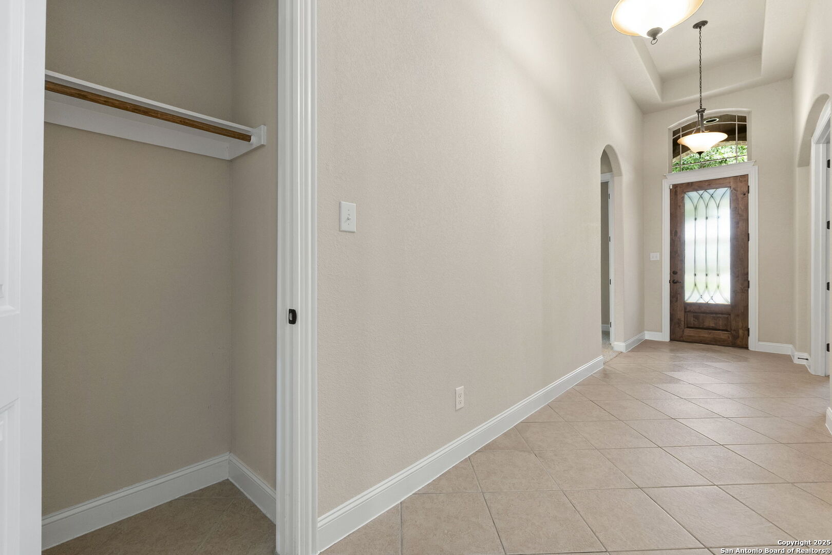 Nice Foyer, Come on in