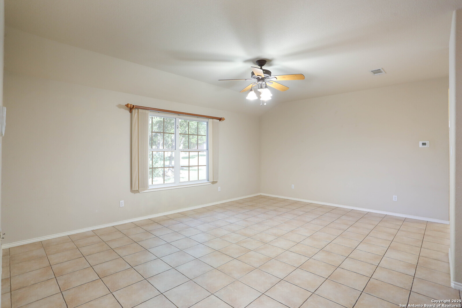 Breakfast room/game room