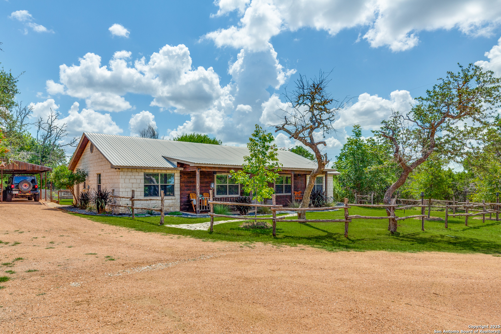 5th image of 42 E Grand Oaks Dr, Harper, TX 78631 | MLS# 1895150