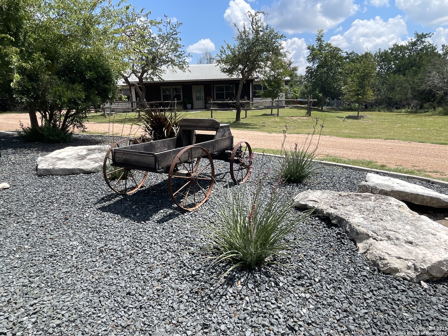 3rd image of 42 E Grand Oaks Dr, Harper, TX 78631 | MLS# 1895150