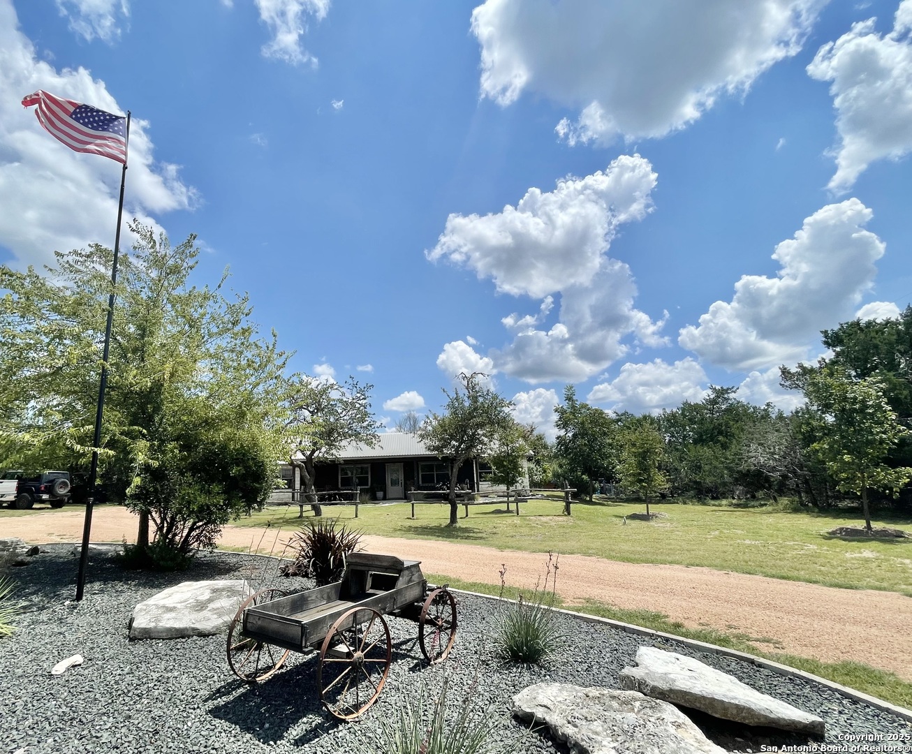 2nd image of 42 E Grand Oaks Dr, Harper, TX 78631 | MLS# 1895150