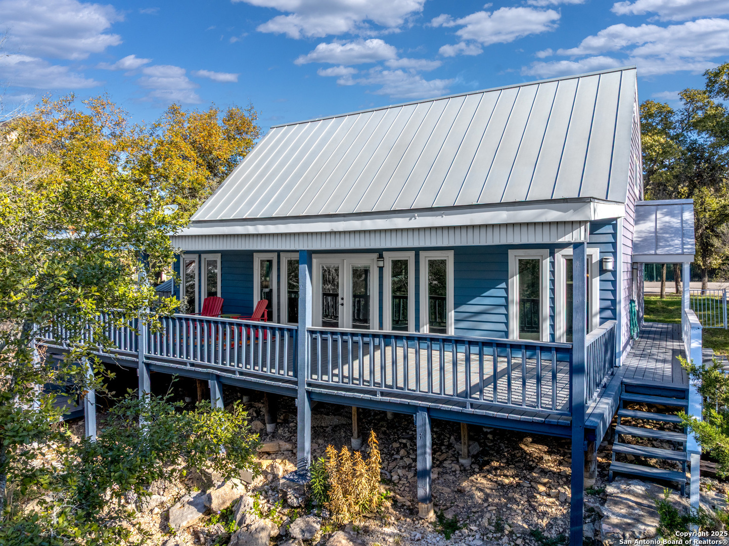 1262 Paradise Dr, Canyon Lake, TX 78133