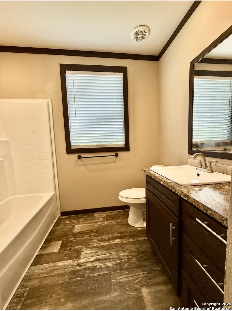 165 MARAVILLAS DR, Pleasanton, TX 78064
