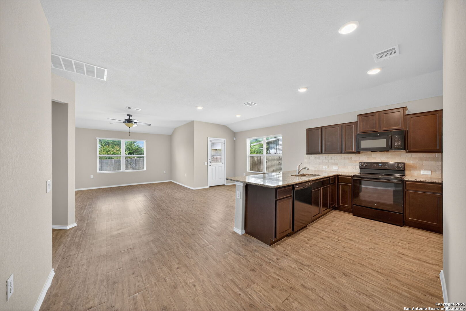 7115 Azalea Sq, San Antonio, TX 78218
