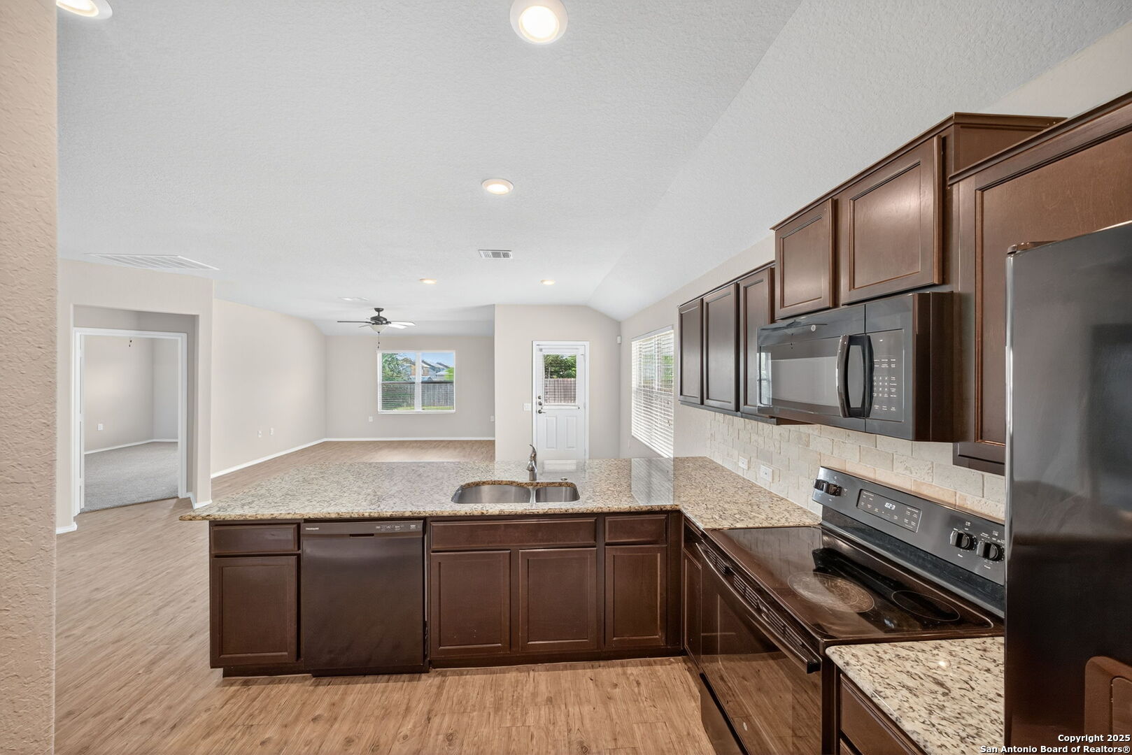 7115 Azalea Sq, San Antonio, TX 78218