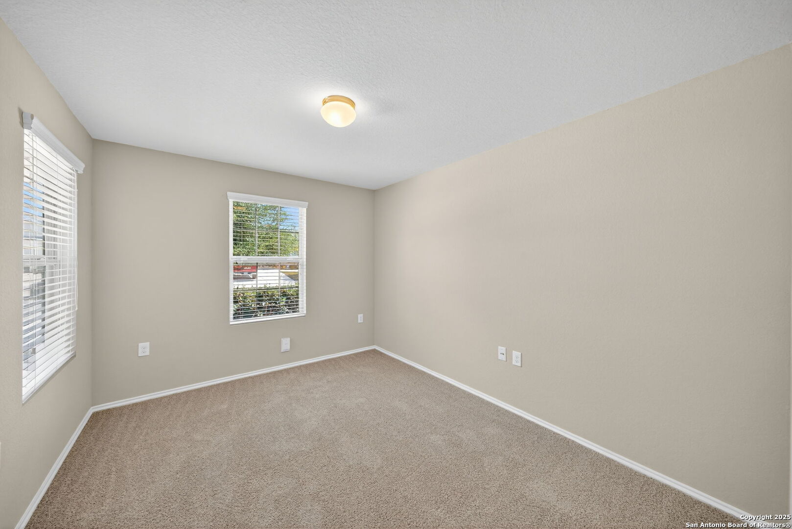 7115 Azalea Sq, San Antonio, TX 78218
