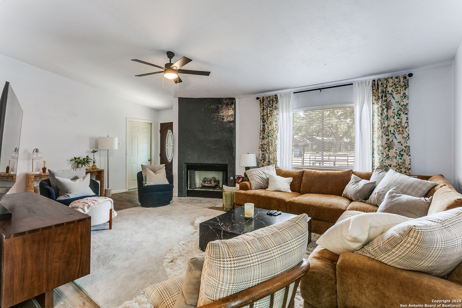 Photo 4 of Sale Pending at 14201 Modesta Pl, San Antonio, TX 78247 | MLS# 1897825 | Listing updated on 2025-10-03