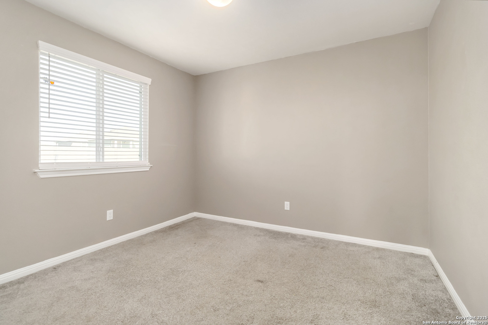 Bedroom without virtual staging