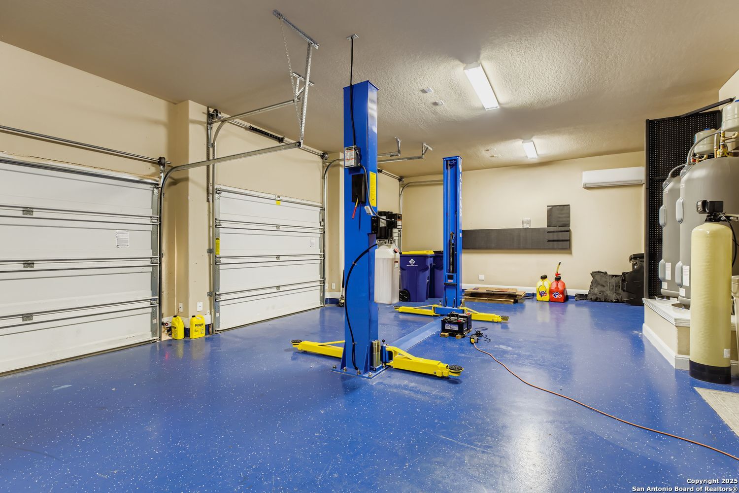 FOUR CAR GARAGE W/ LIFT