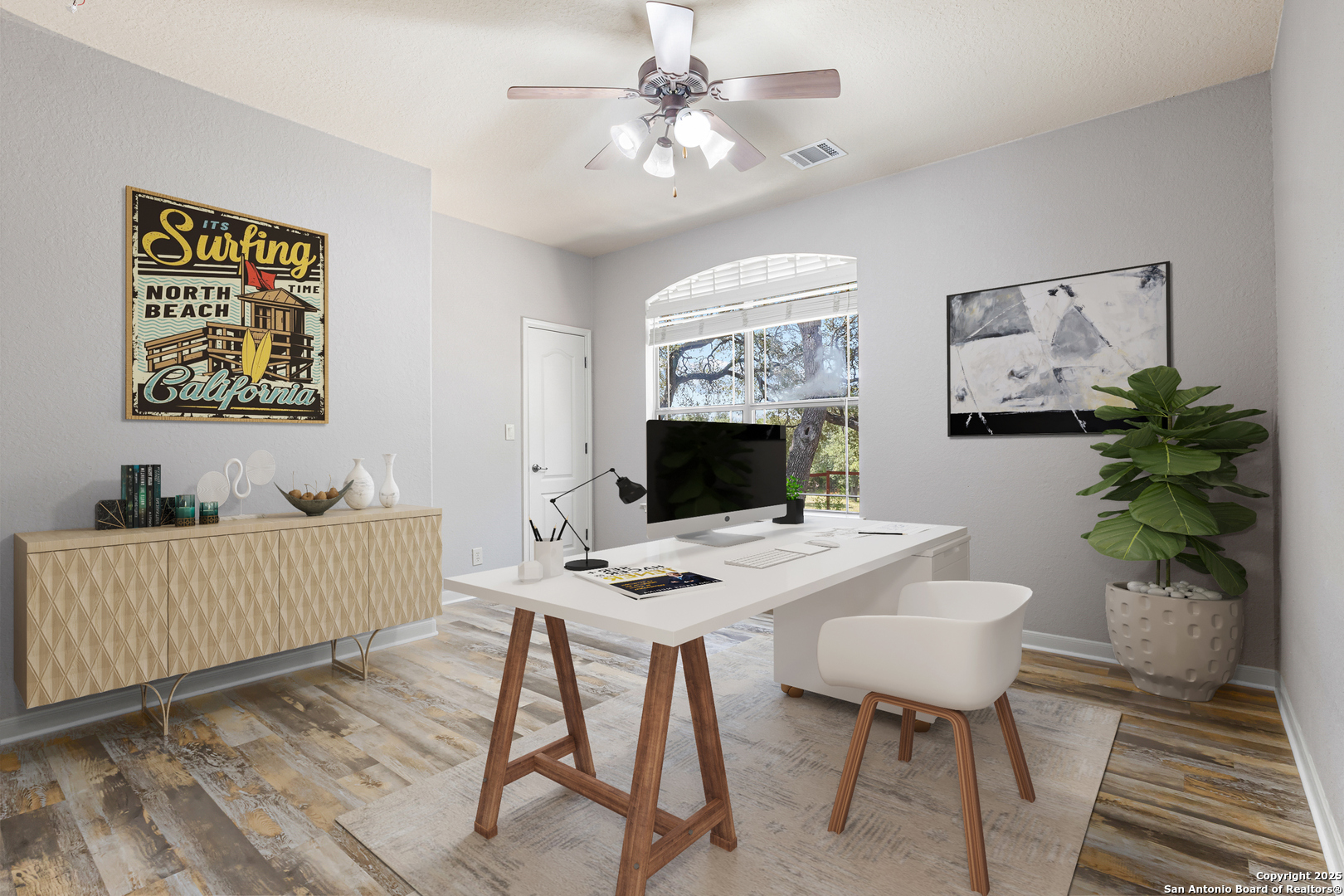 Bedroom/ Office space