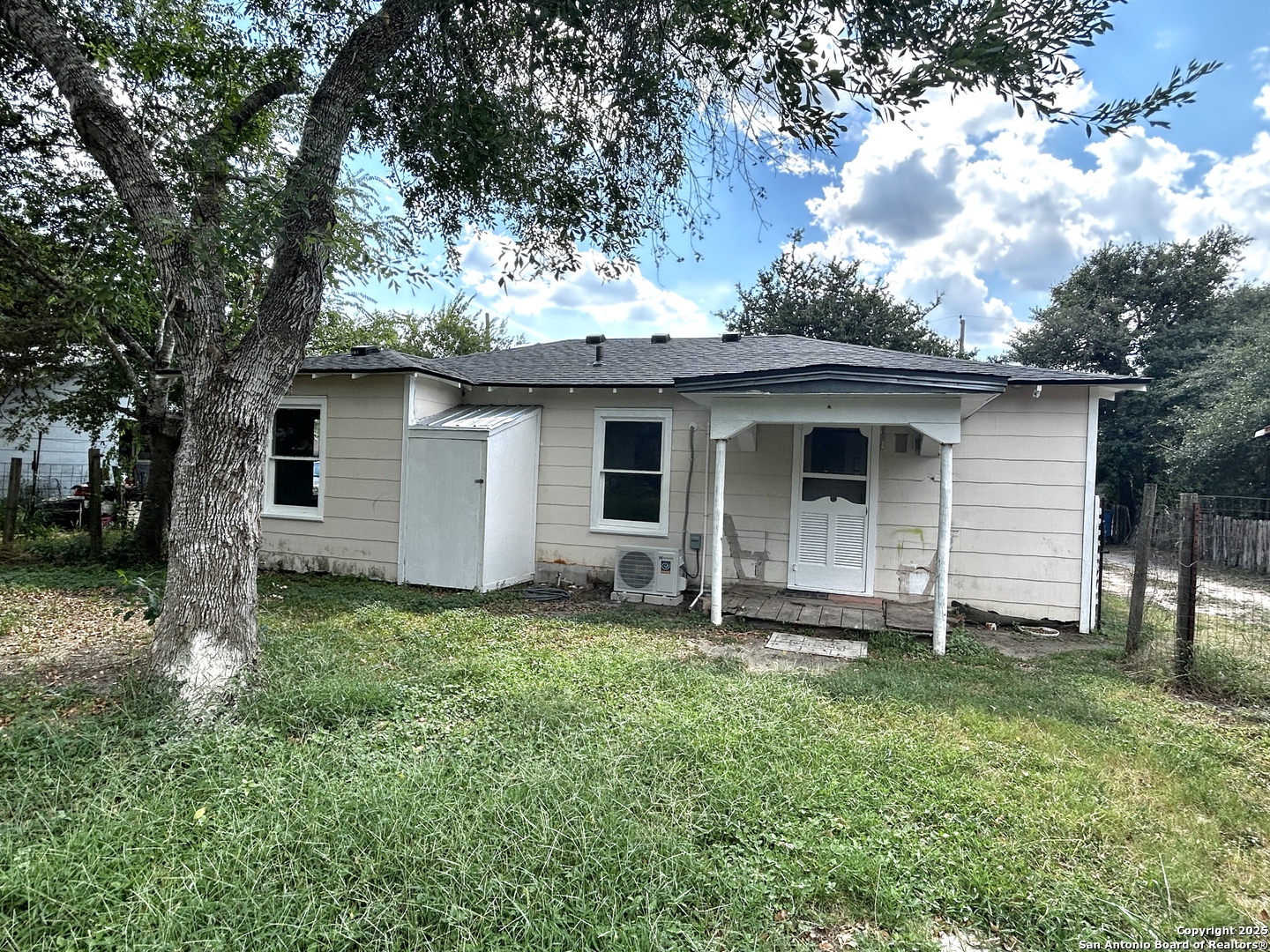 1506 N Avenue E, Beeville, TX 78102