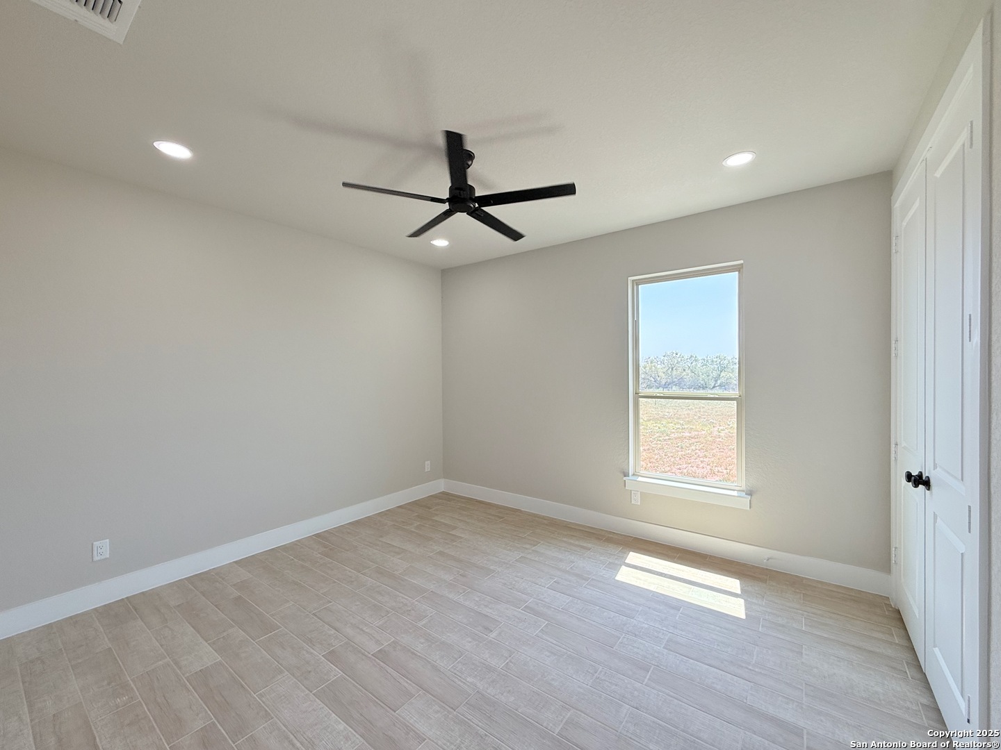 121 Camino Verde Ct, La Vernia, TX 78121