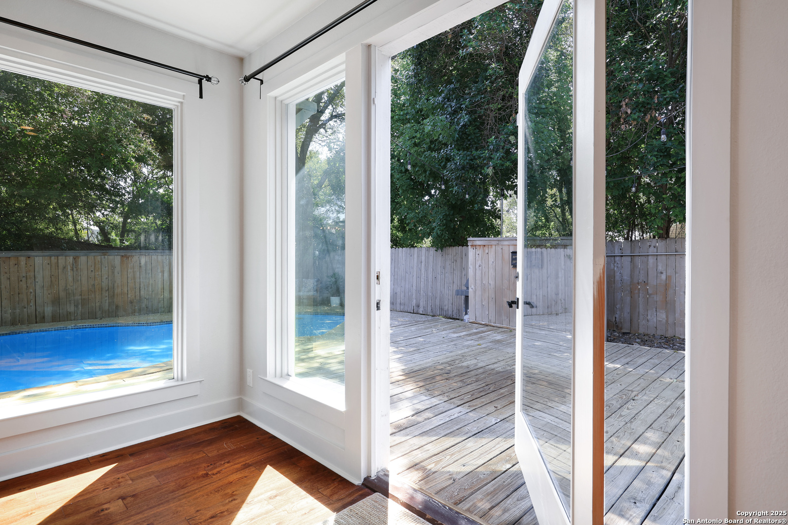 Impressive door to patio Oyassis!