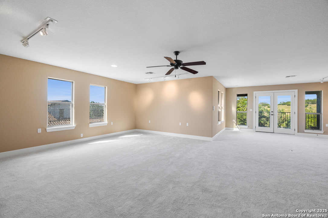 Upstairs bonus room, approx 600 sq. ft