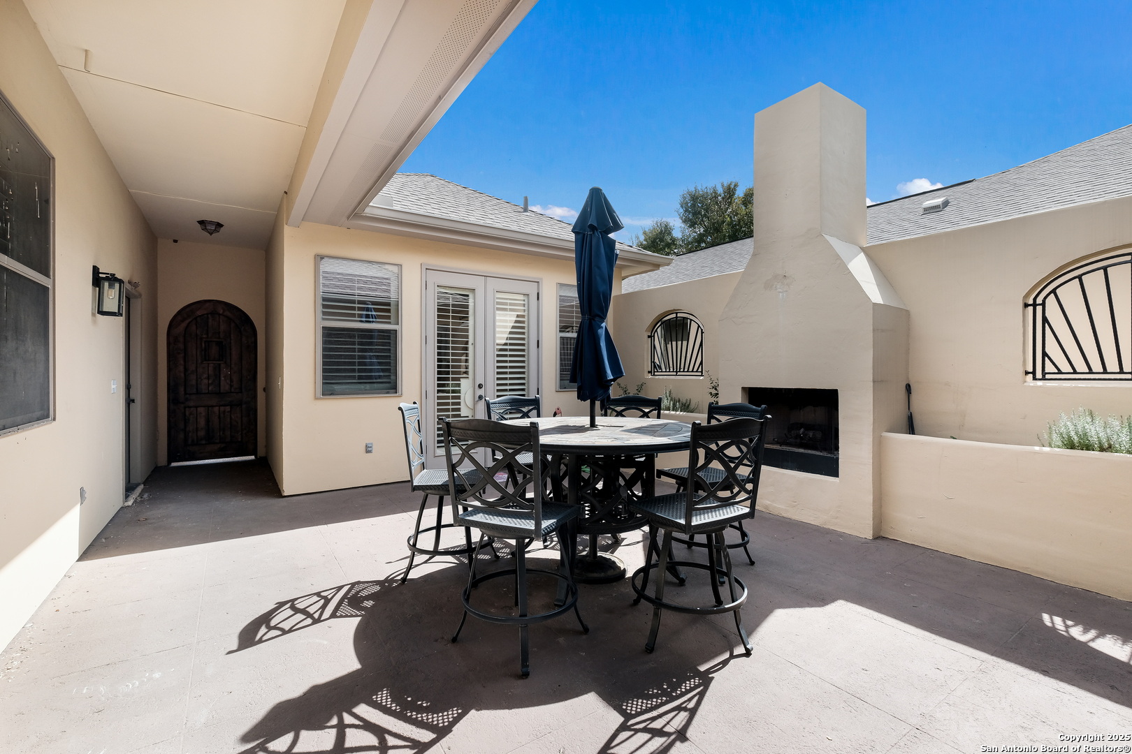 Casita and Main Home Surround Private Courtyard