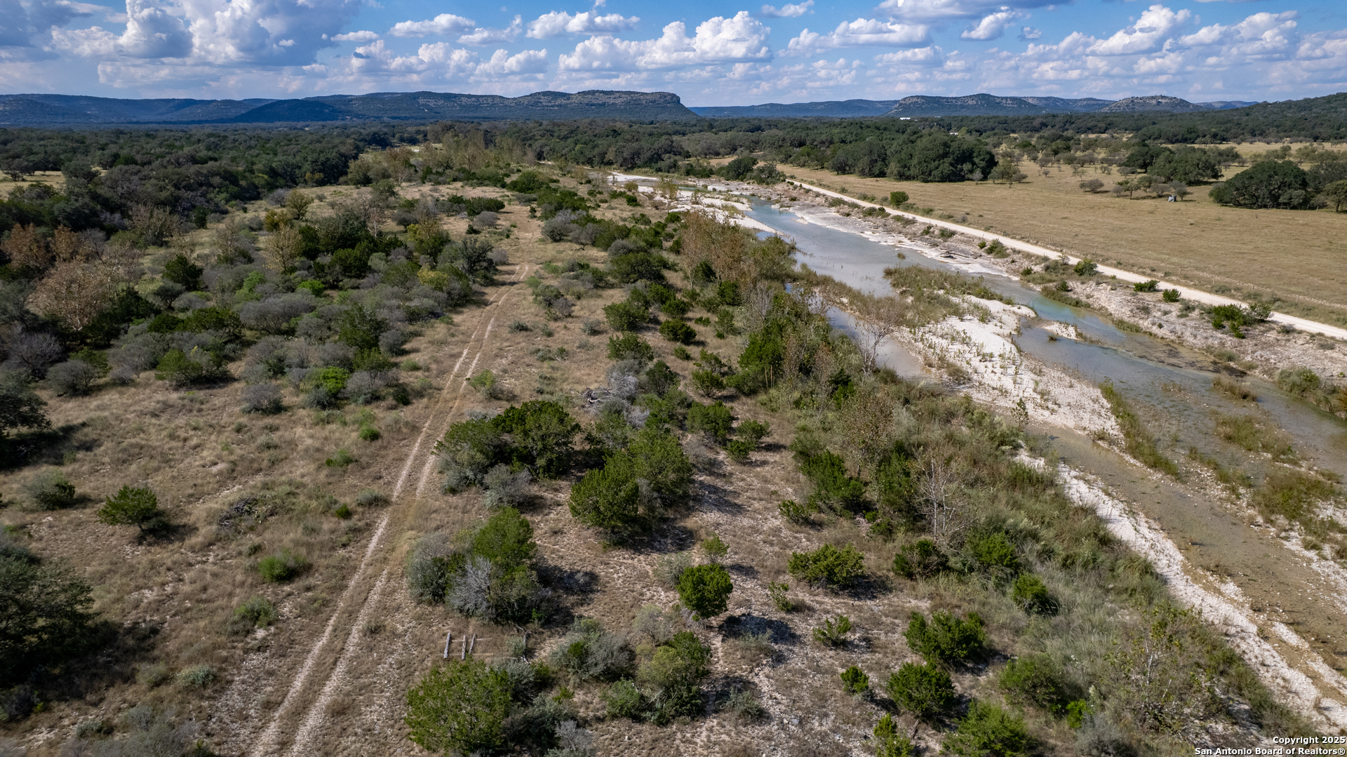 2554 CR 380, Barksdale, TX 78828