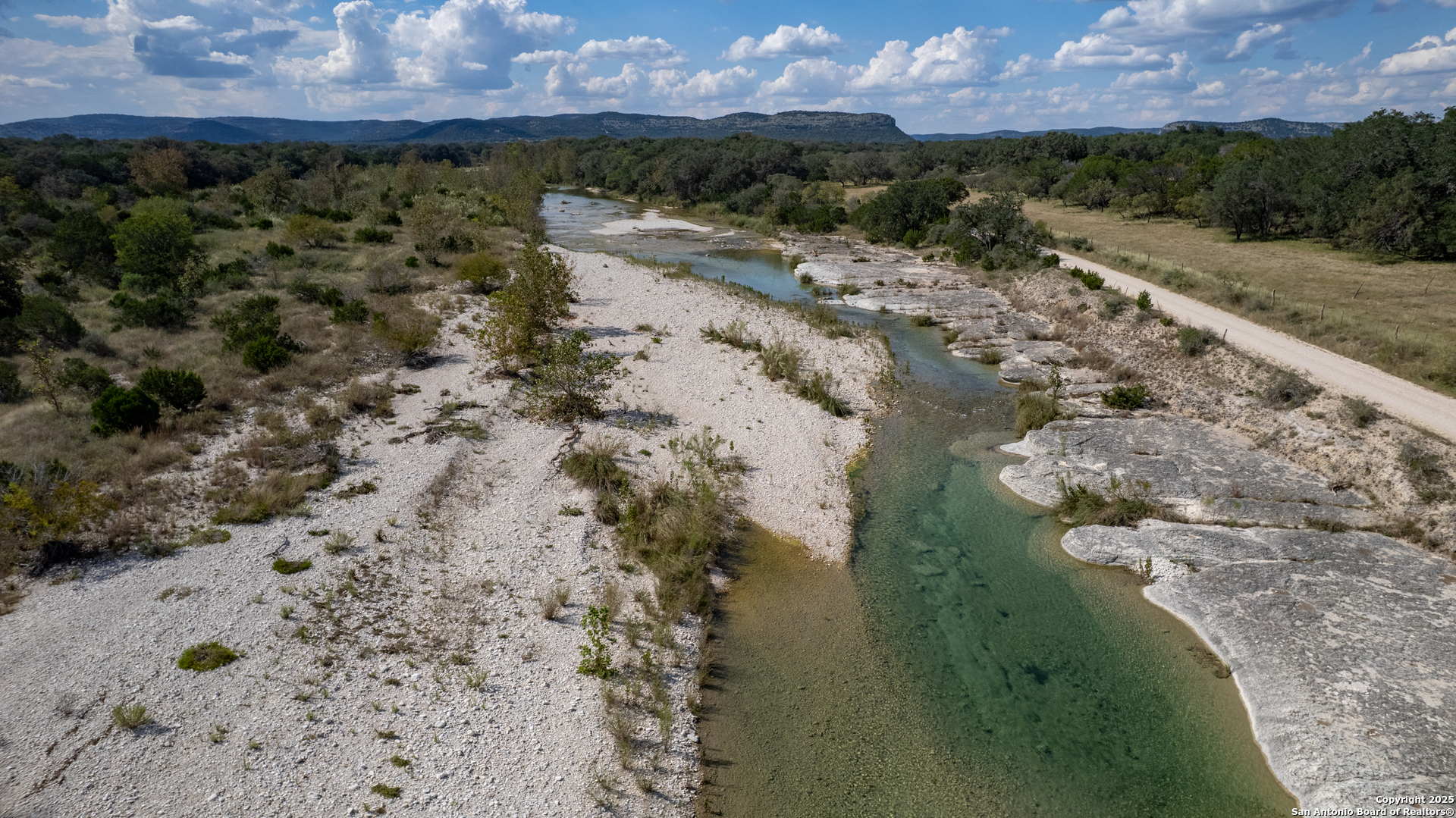 2554 CR 380, Barksdale, TX 78828