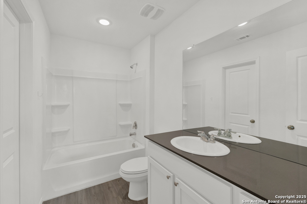Spacious secondary bathroom