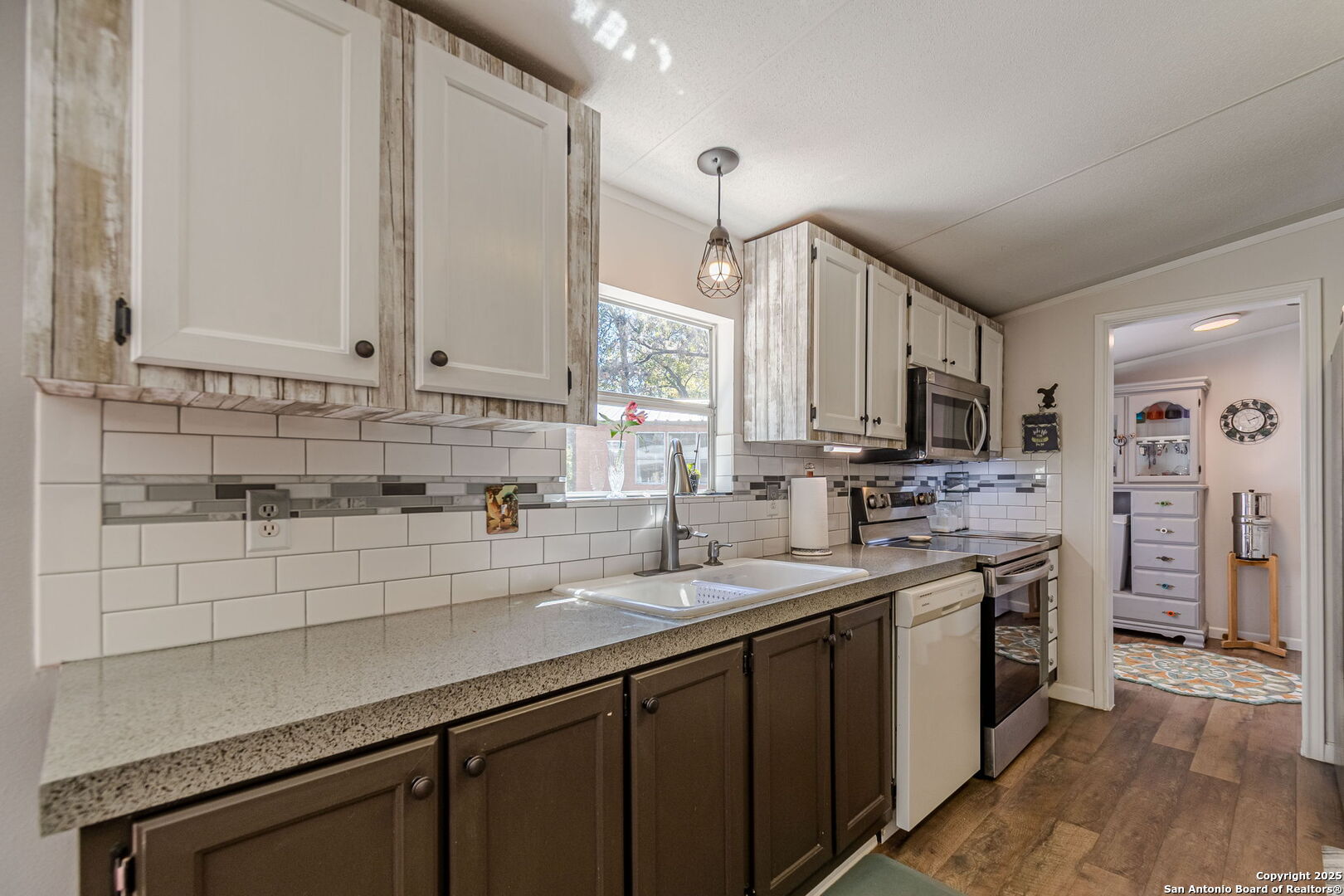 All appliances convey