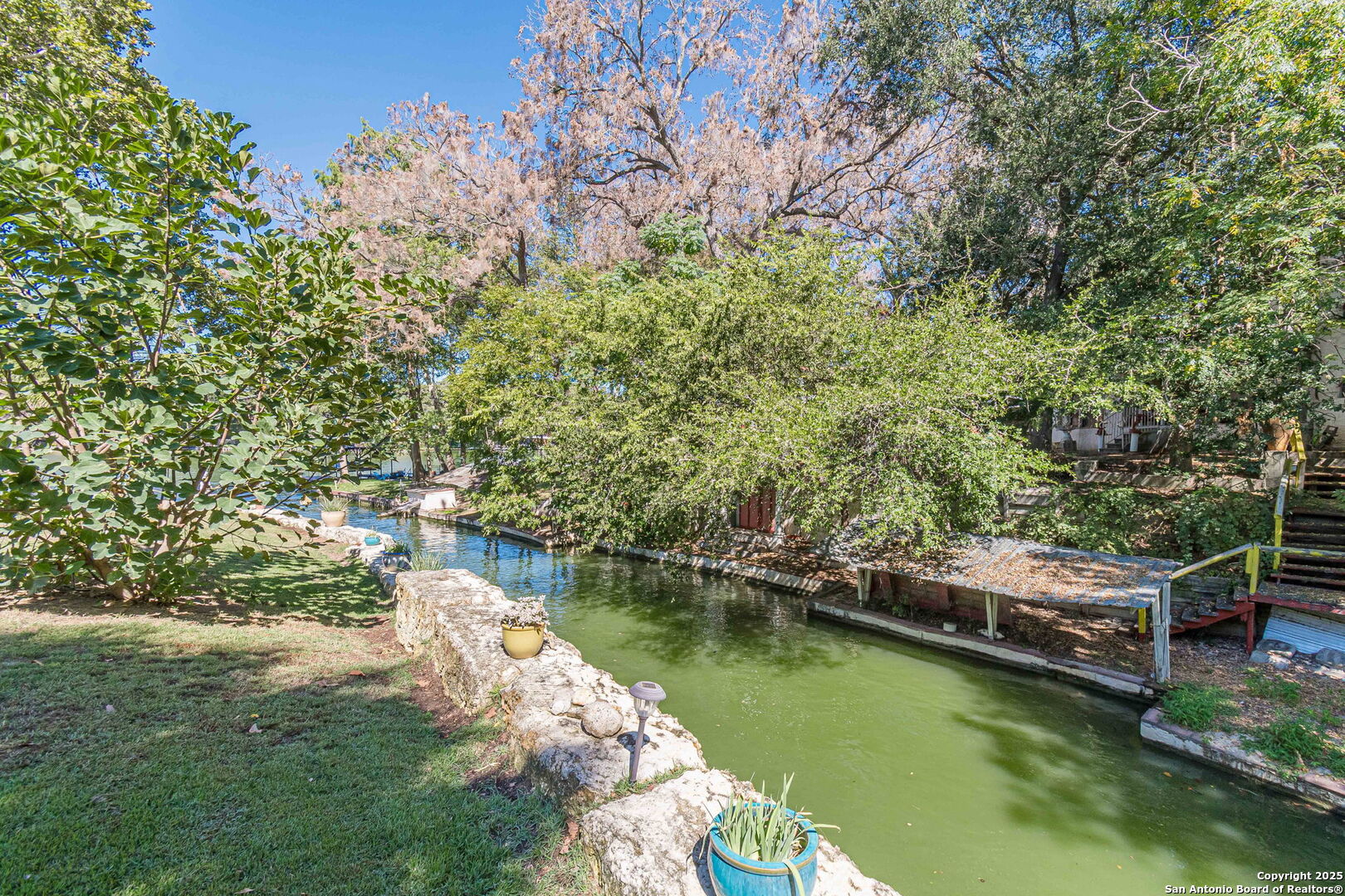 165 feet of improved canal frontage