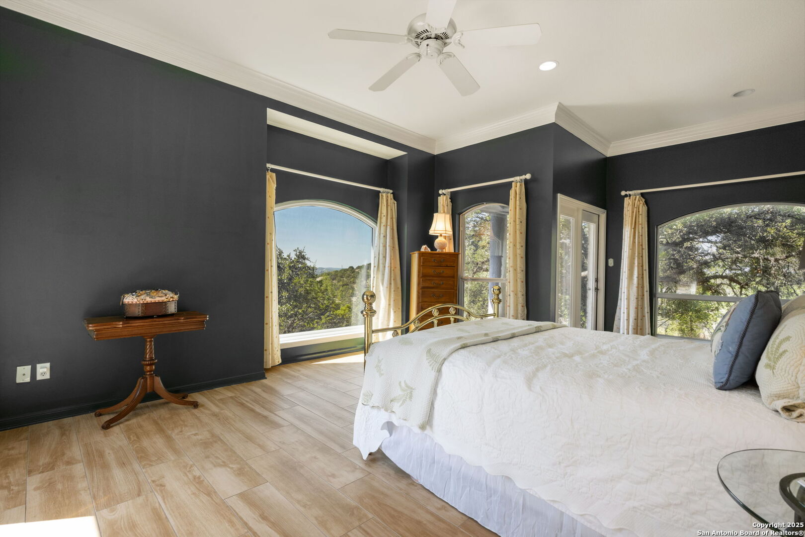 Edited to show neutral color.