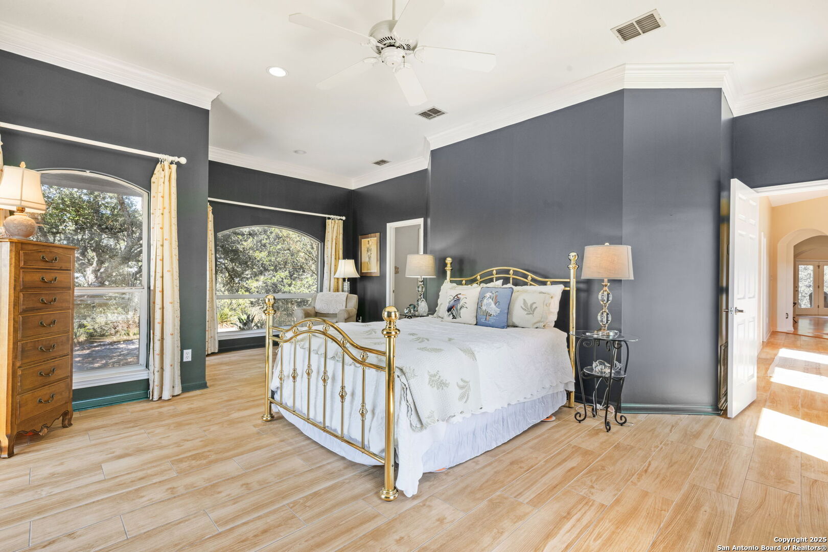 Edited to show neutral color.