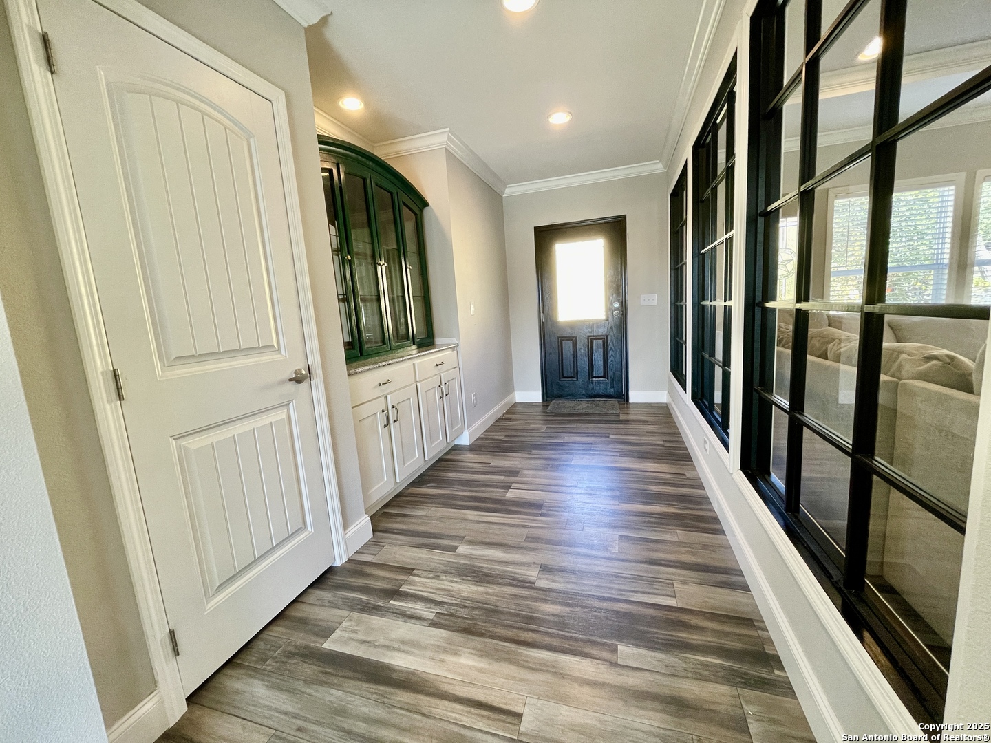 Entry/Foyer