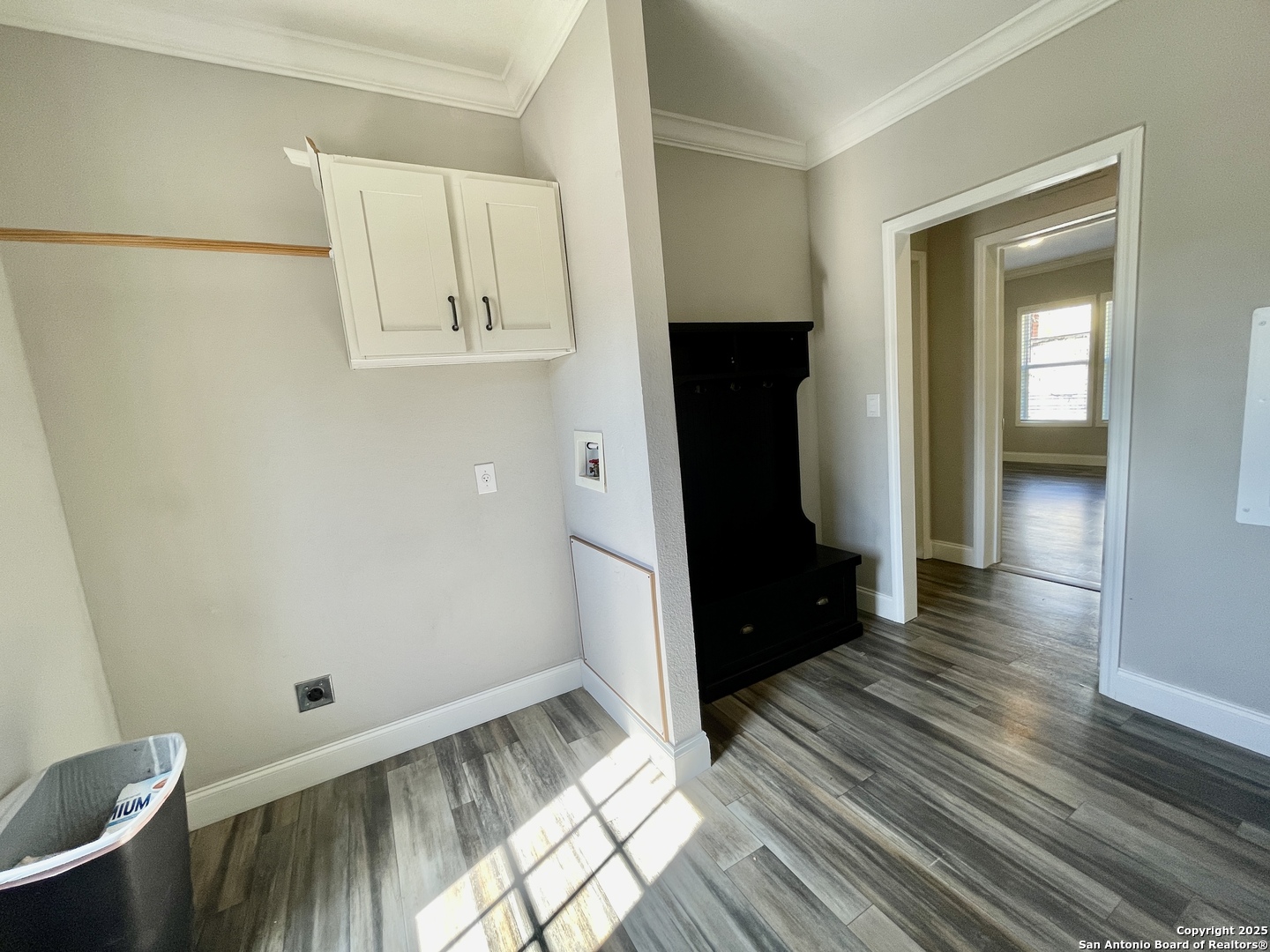 Laundry room & drop zone