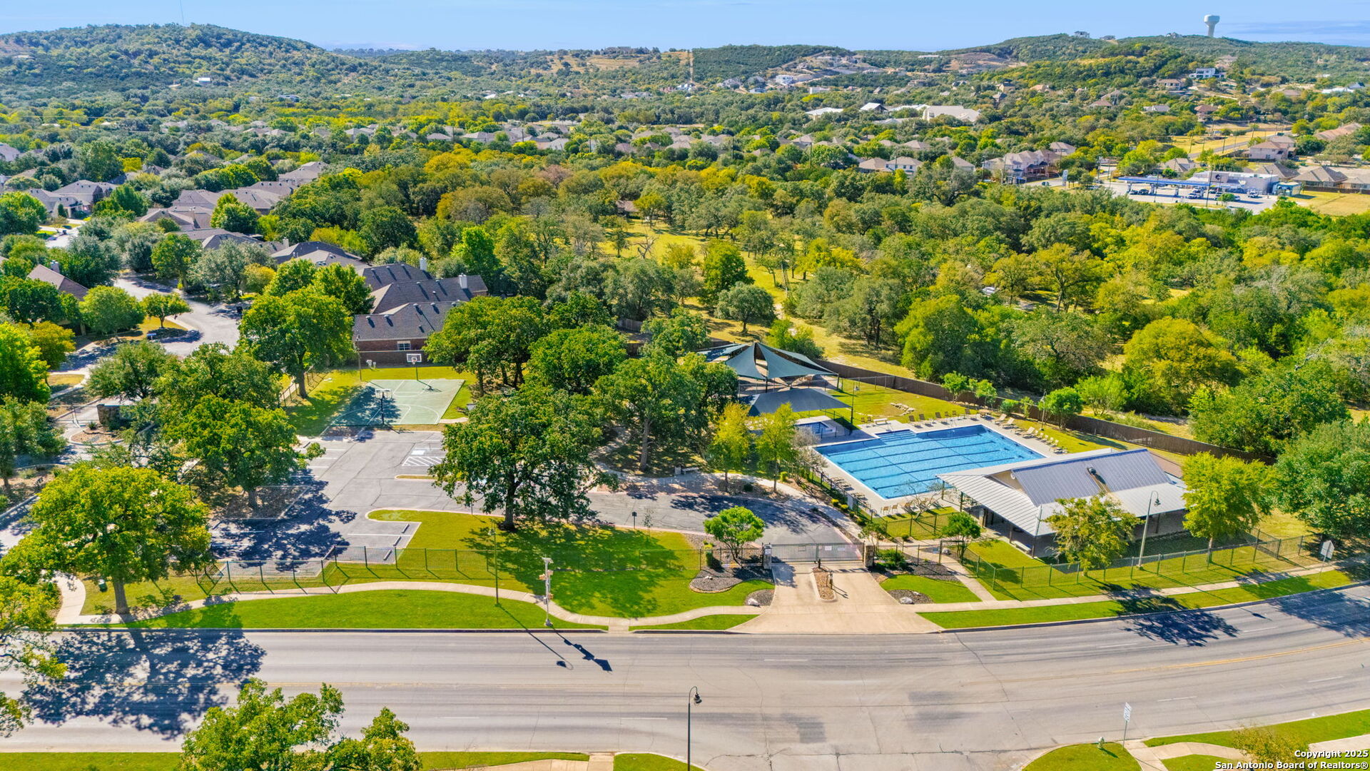 Neighborhood Amenities in walking distance