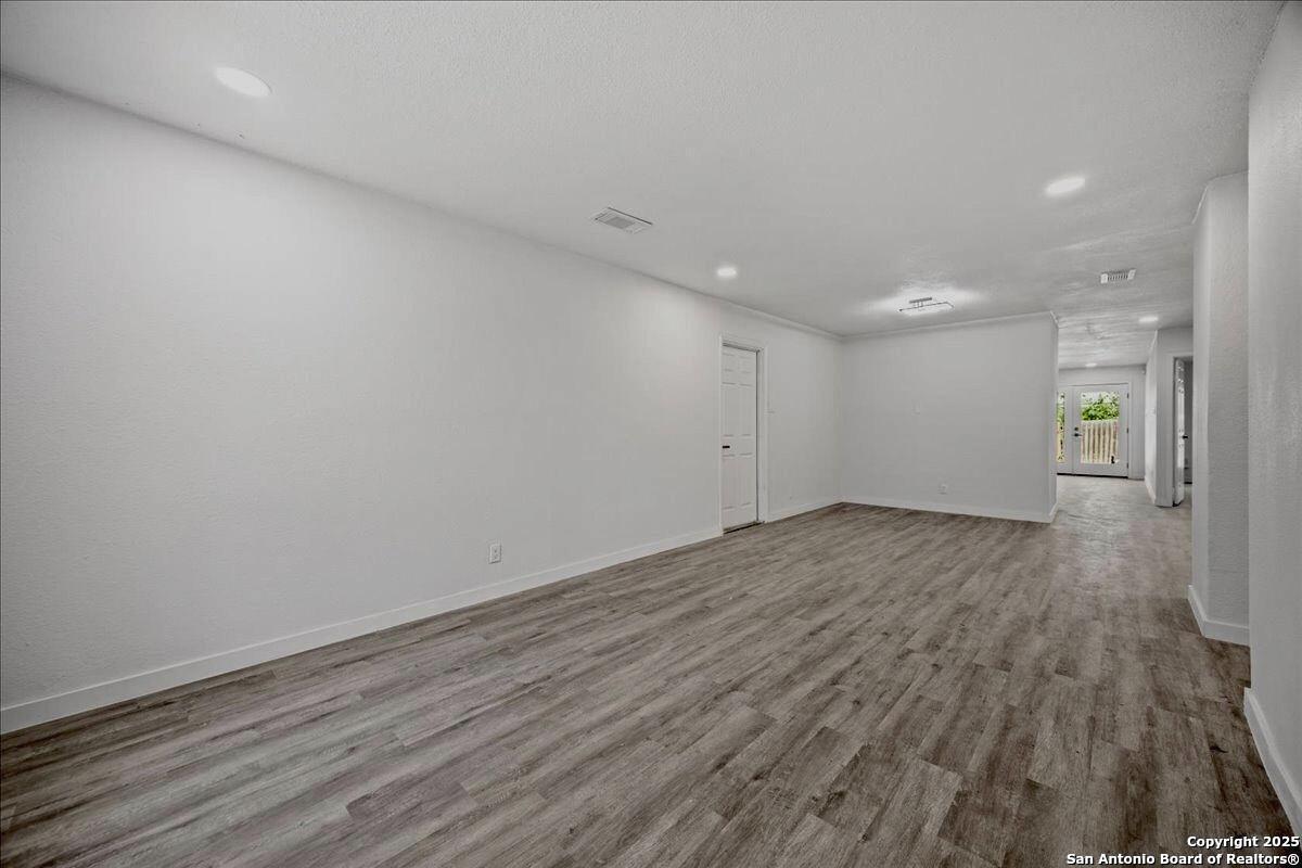 5027 CREEKMOOR DR, San Antonio, TX 78220