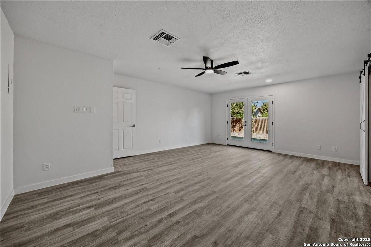 5027 CREEKMOOR DR, San Antonio, TX 78220