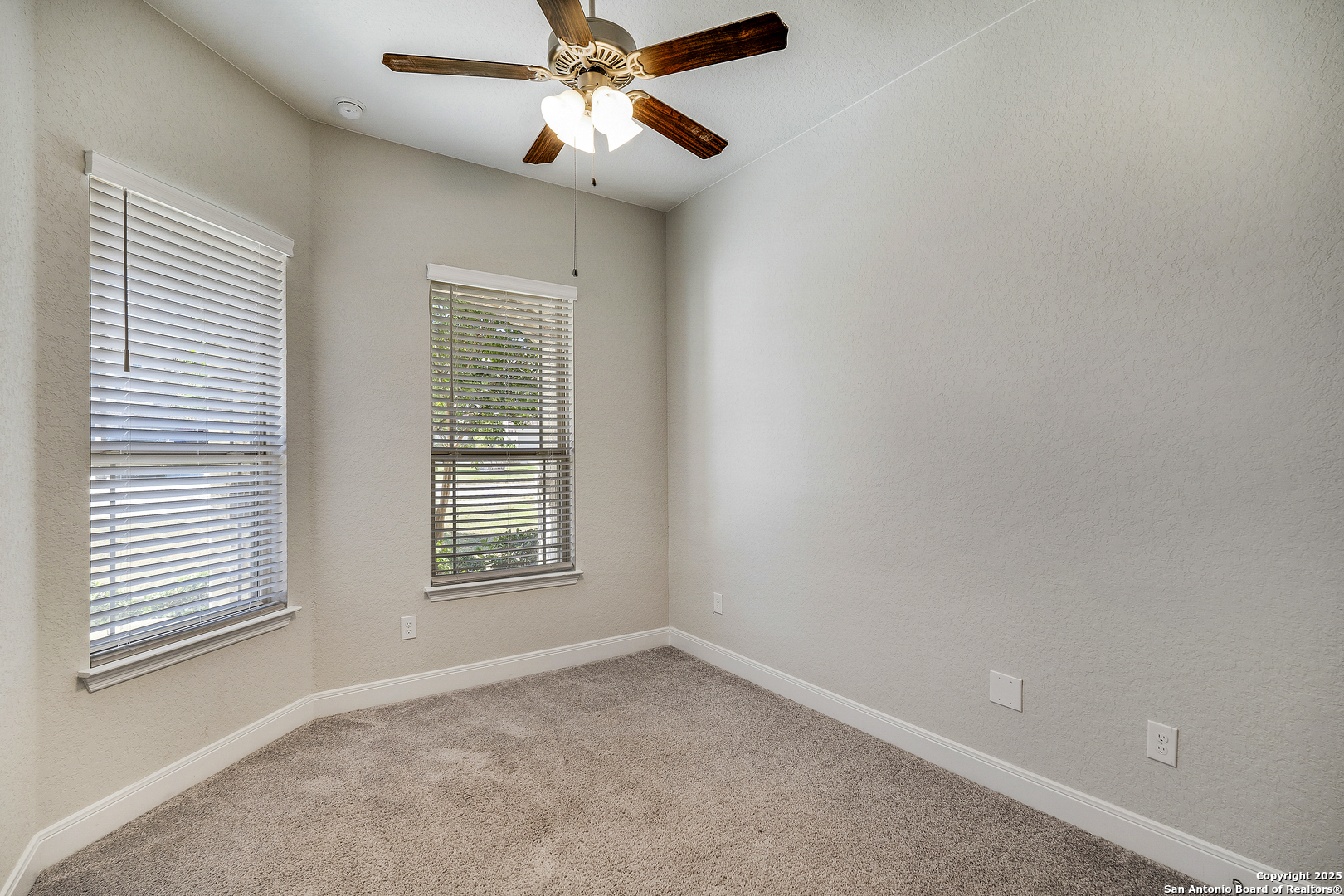 Main-level flex/guest room