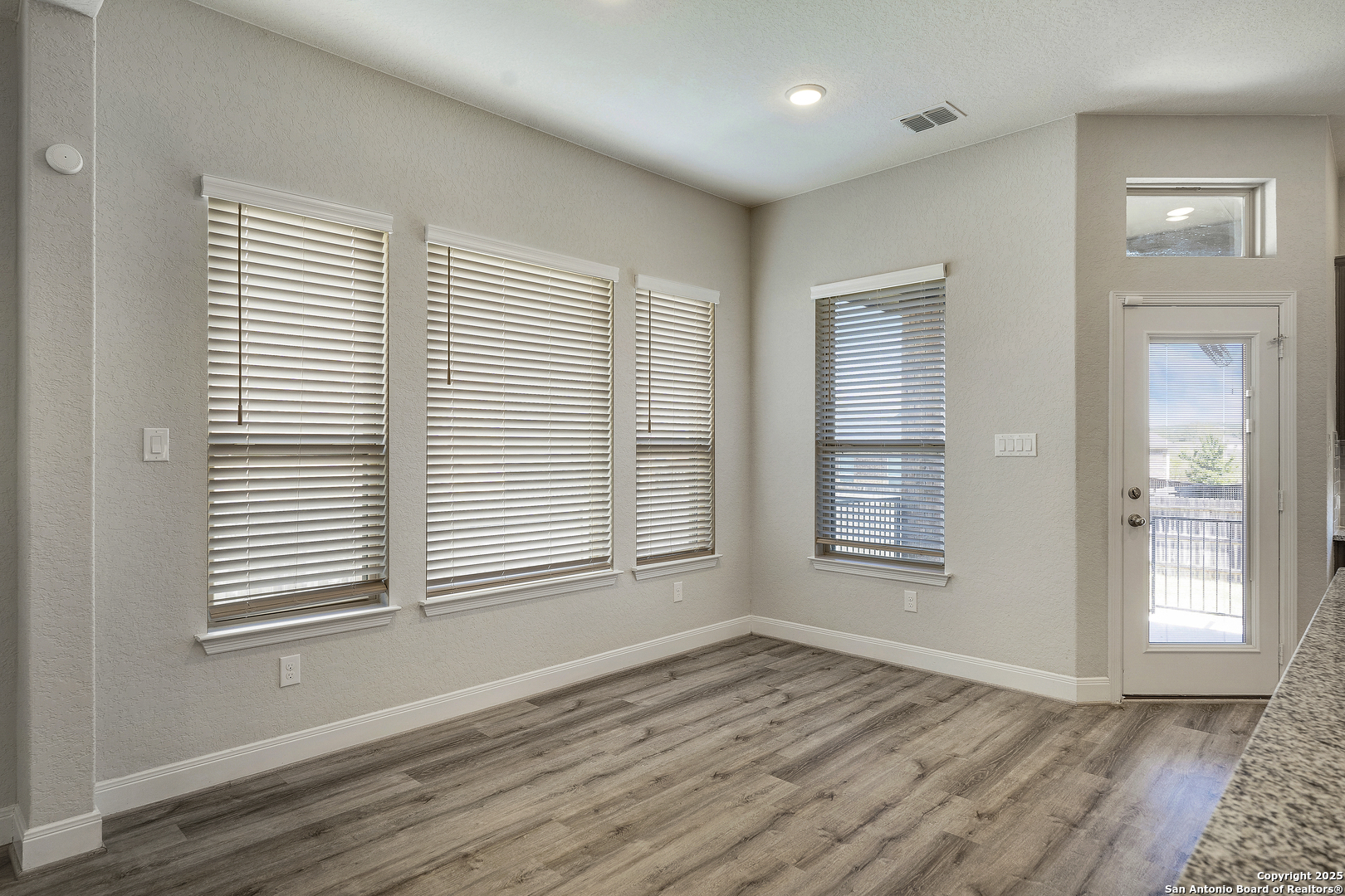 Open living-to-kitchen sightline