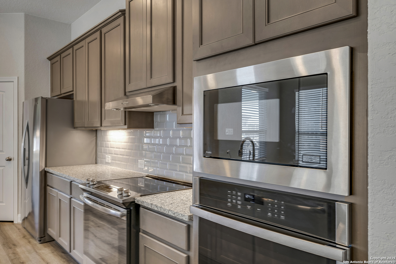 Subway tile + double ovens