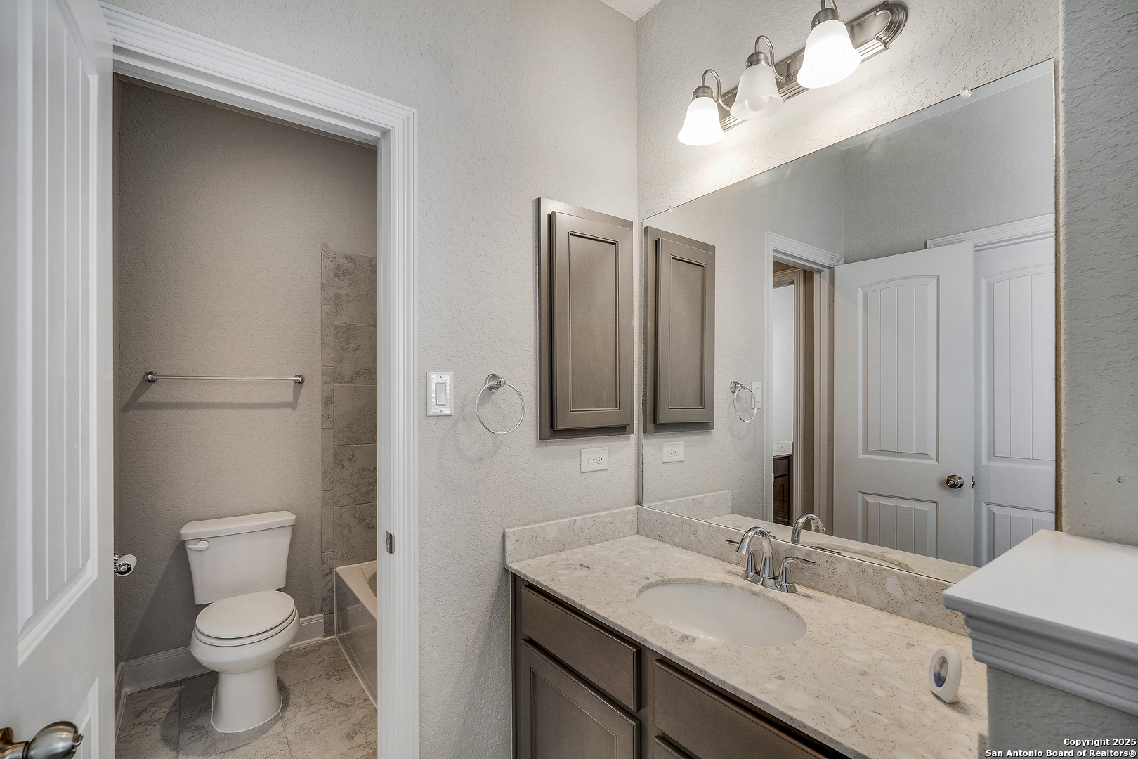 Clean upstairs hall bath