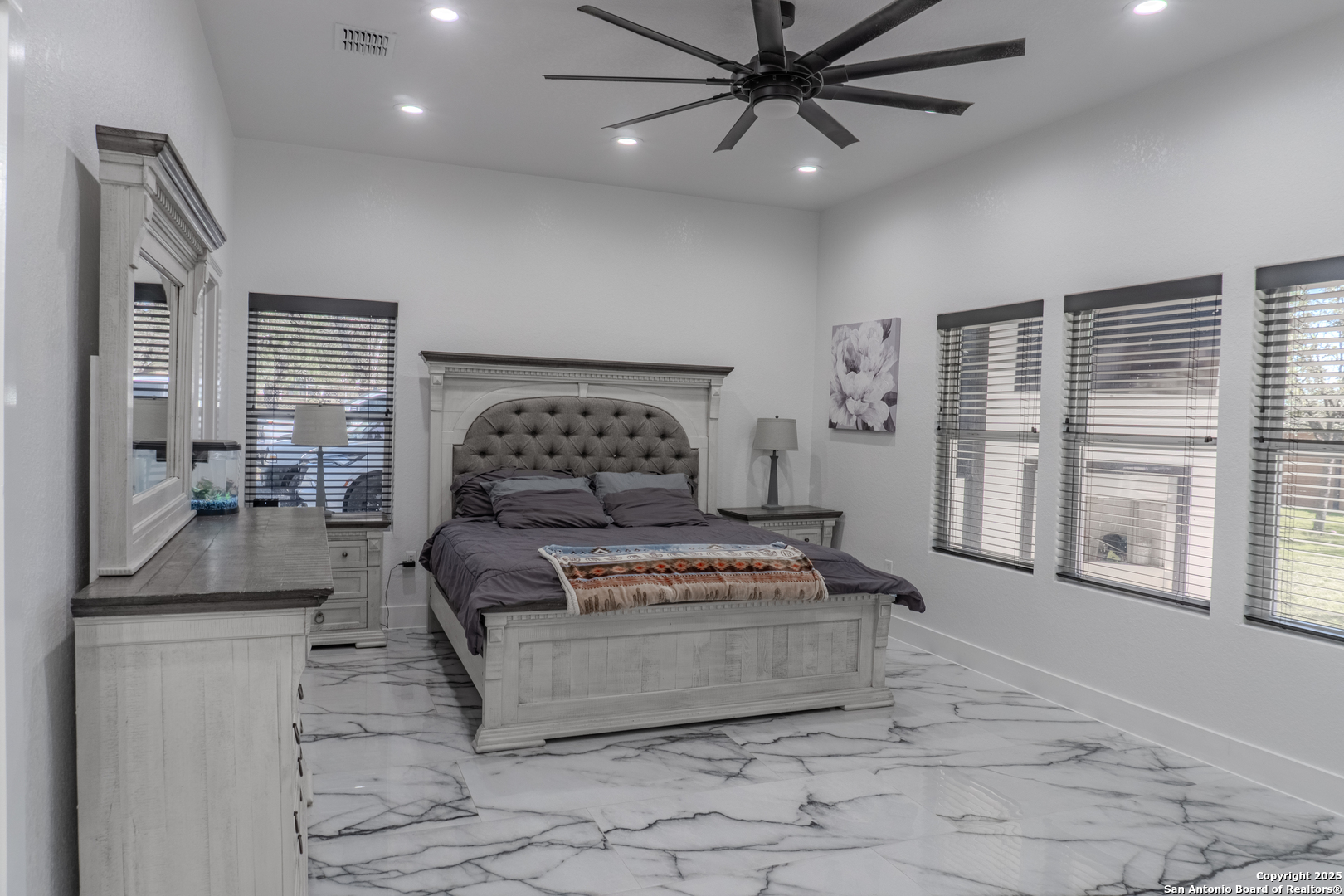 Master bedroom - downstairs