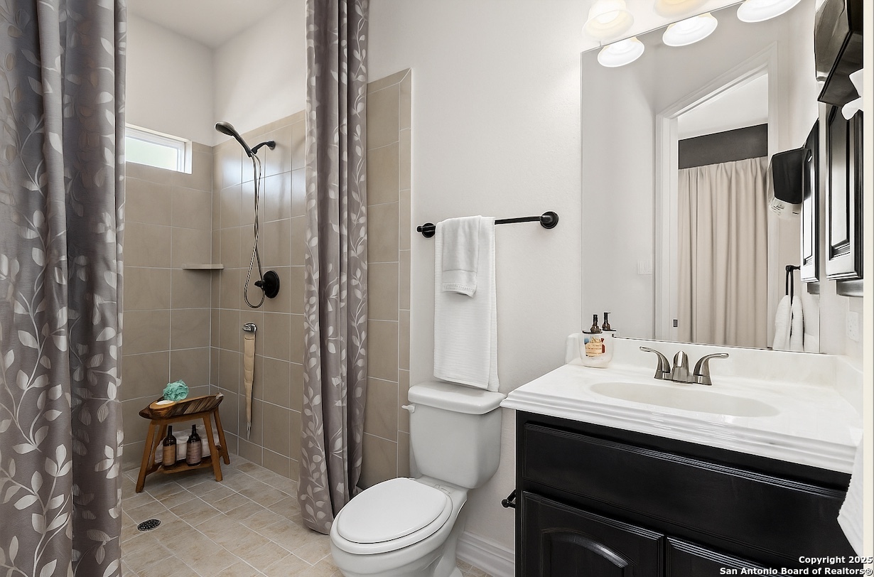 2nd bedroom downstairs with ensuite