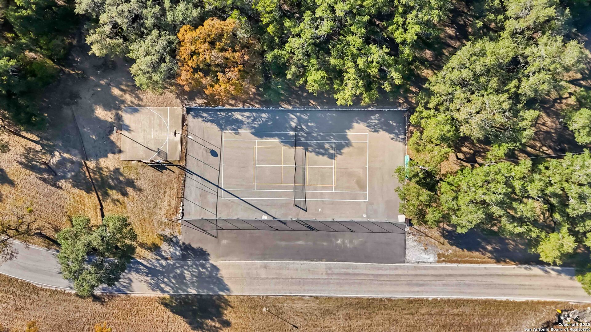Community tennis court