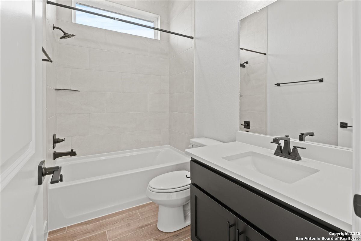 MOVE IN READY!! 3-CAR GARAGE