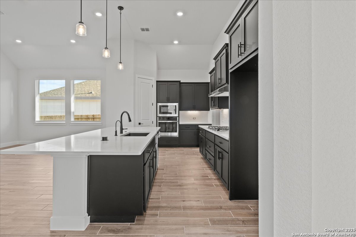 MOVE IN READY!! 3-CAR GARAGE